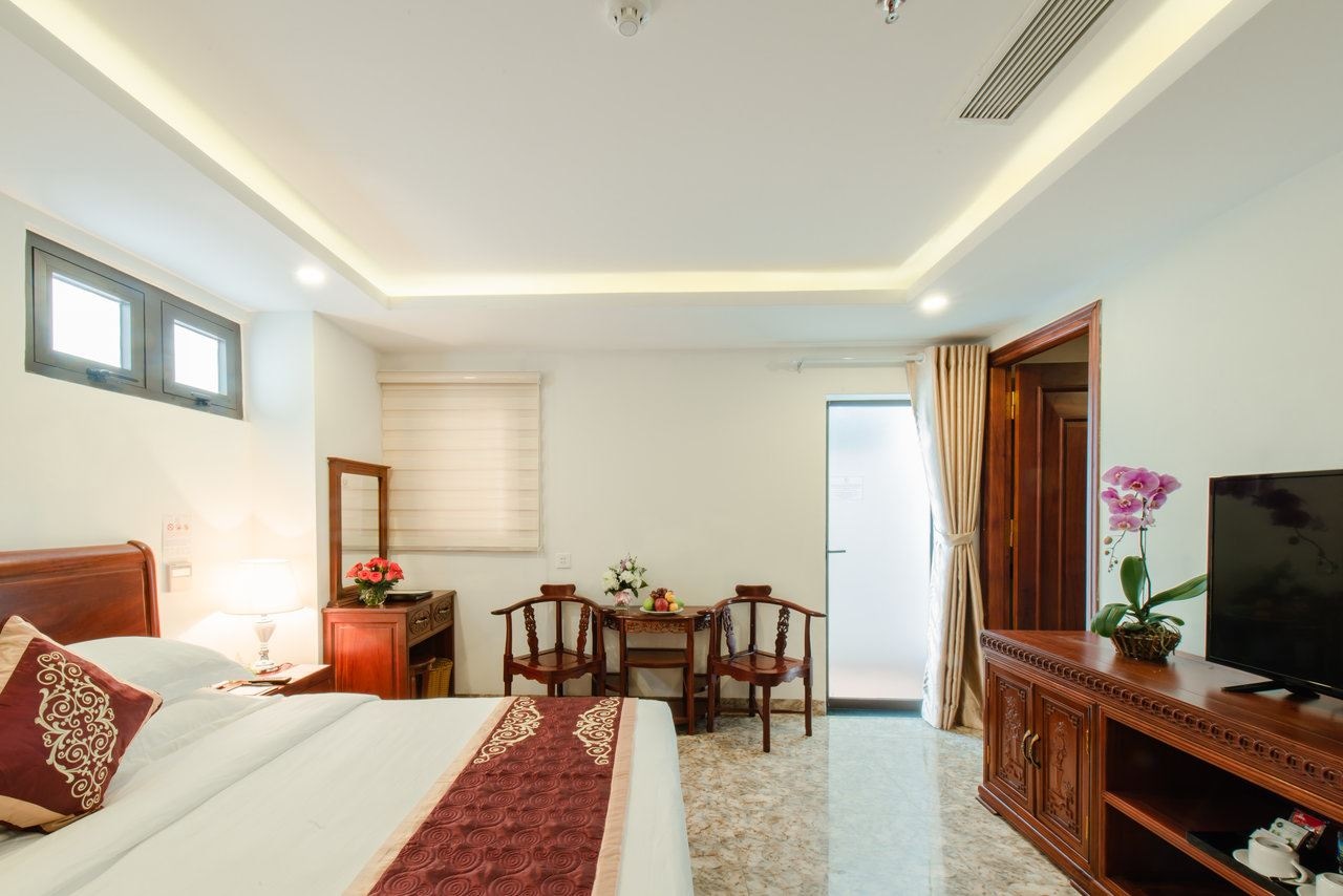 rooms-superior-balcony-city-view