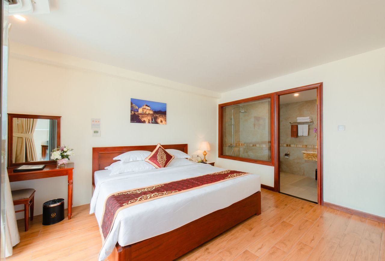 rooms-deluxe-balcony