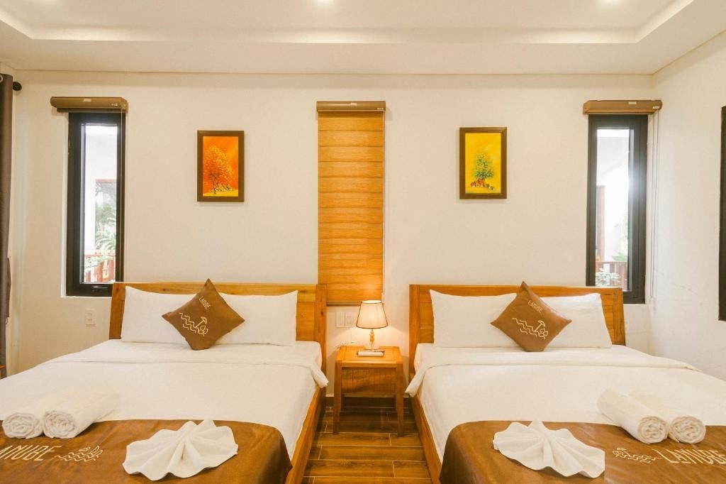 rooms-superior-family-room