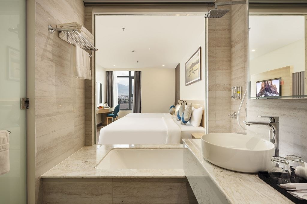 rooms-deluxe-cityview-triple