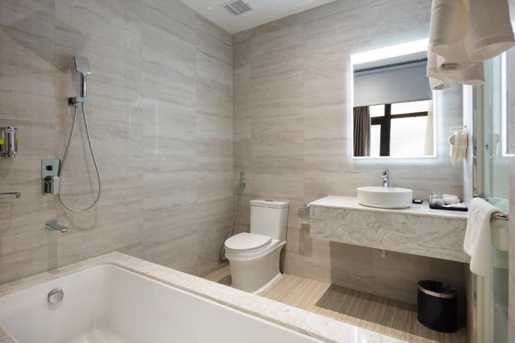 rooms-deluxe-cityview-triple