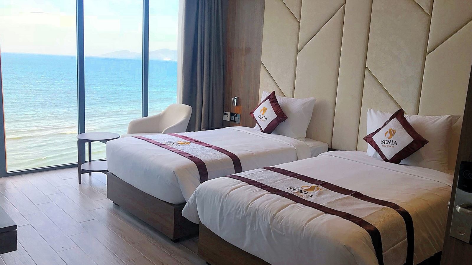 rooms-room-deluxe-sea-view