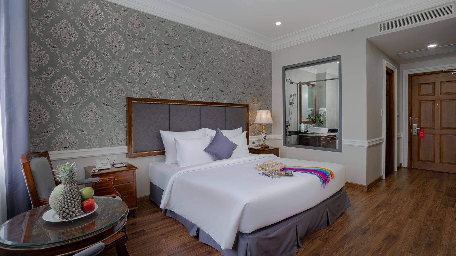 rooms-deluxe-room-city-view