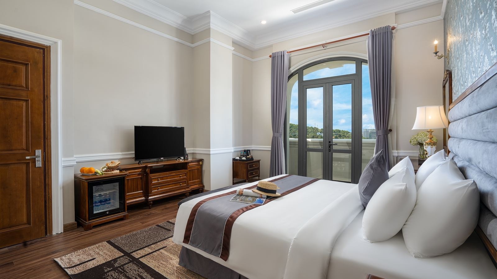 rooms-avs-executive-suite-triple-with-balcony