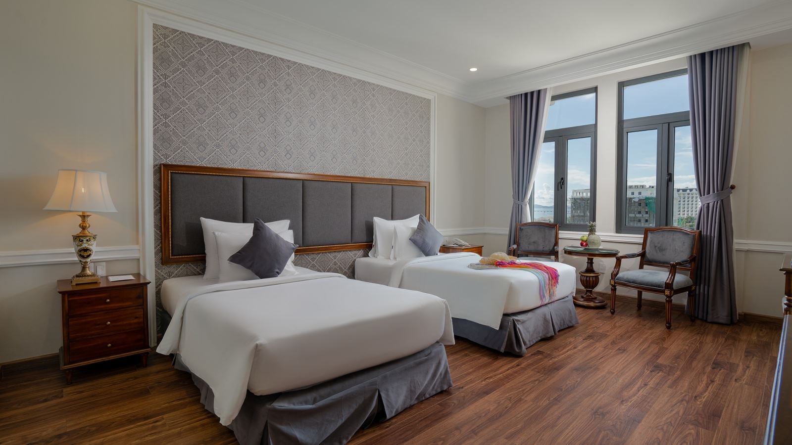 rooms-deluxe-room-city-view