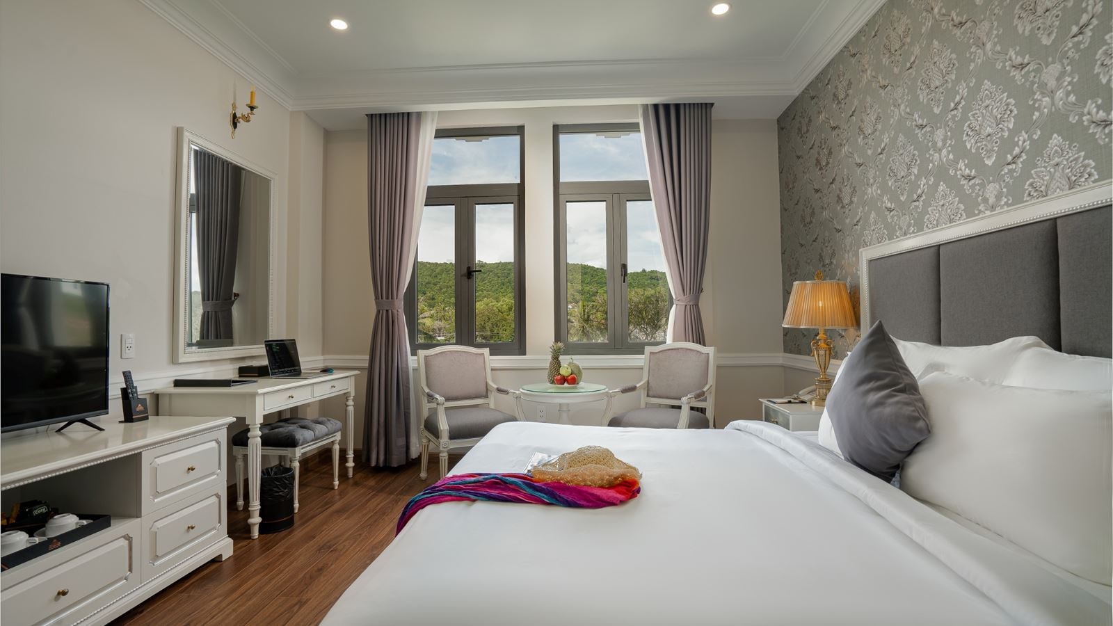 rooms-deluxe-room-city-view