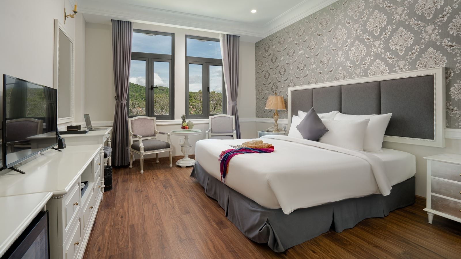 rooms-deluxe-room-city-view