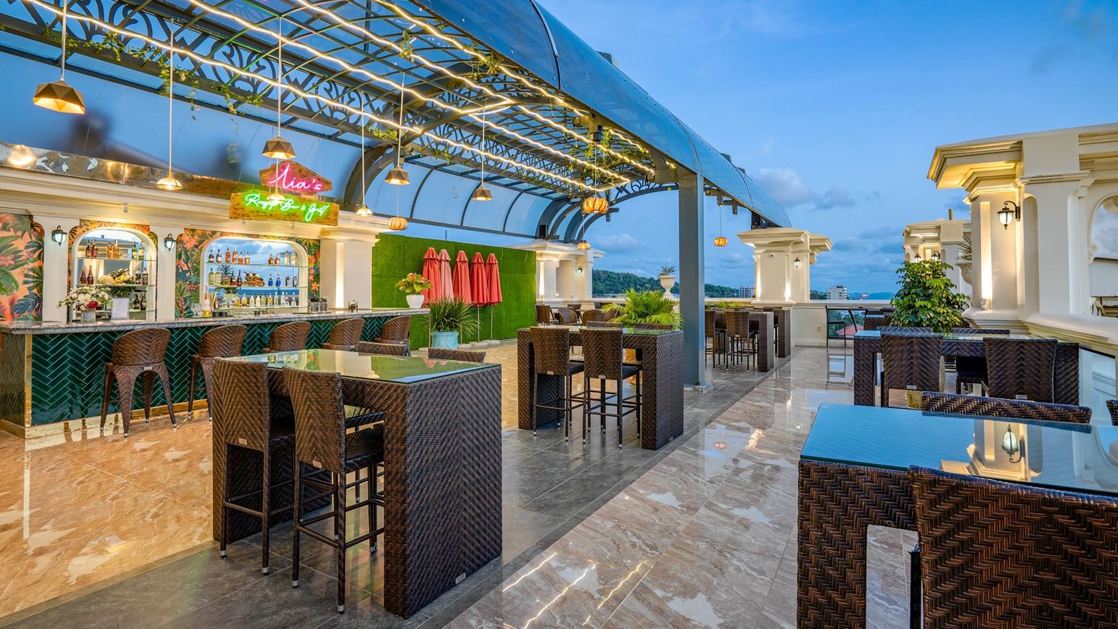 bars-ocean-view-bar