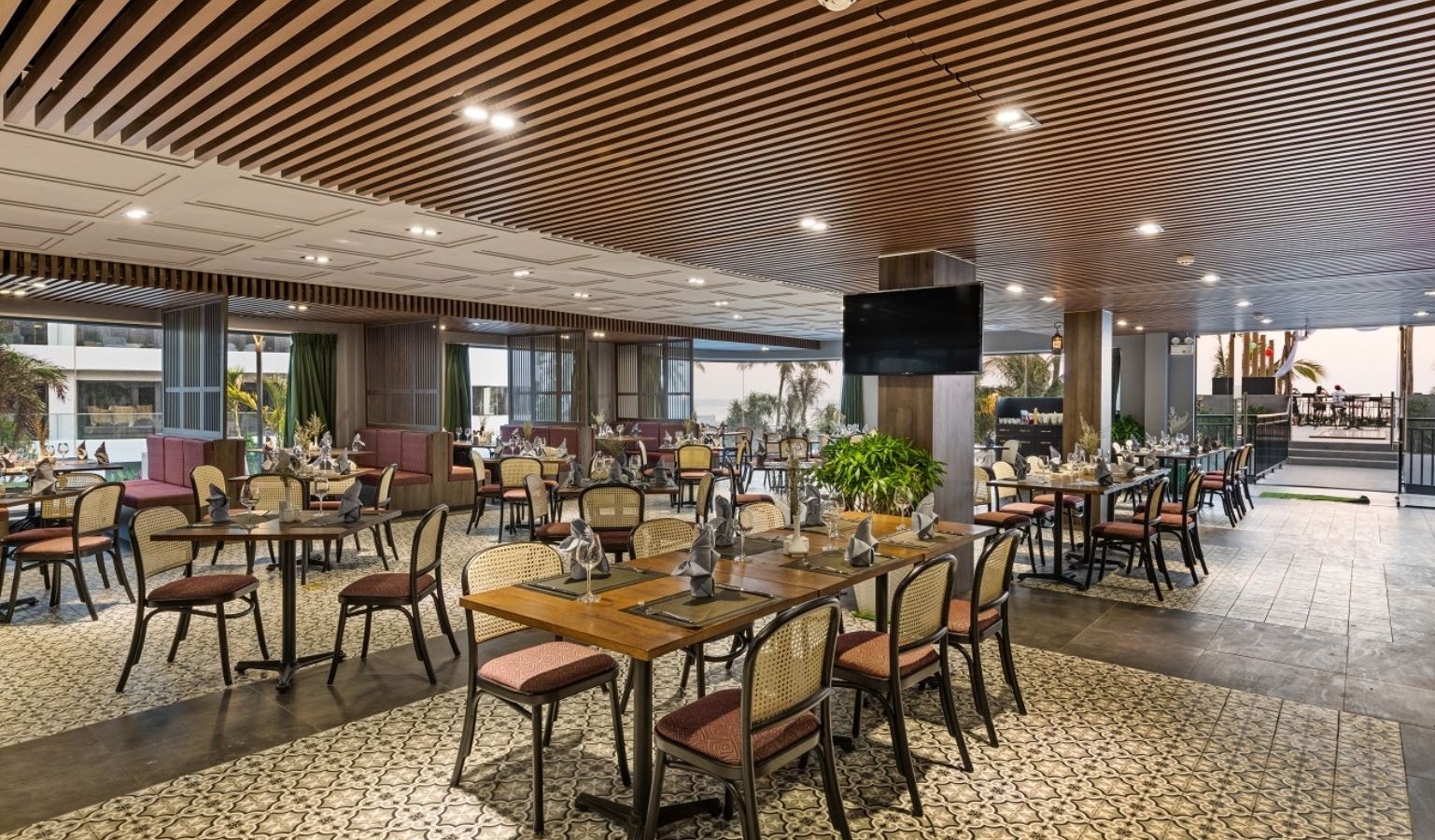 restaurants-sunset-beach