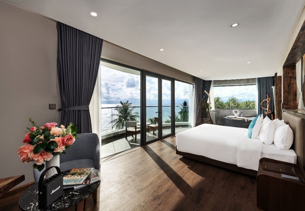 rooms-grand-suite-sunset-ocean-panorama