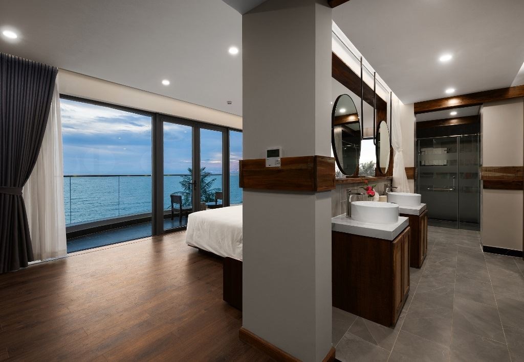 rooms-grand-suite-sunset-ocean-panorama
