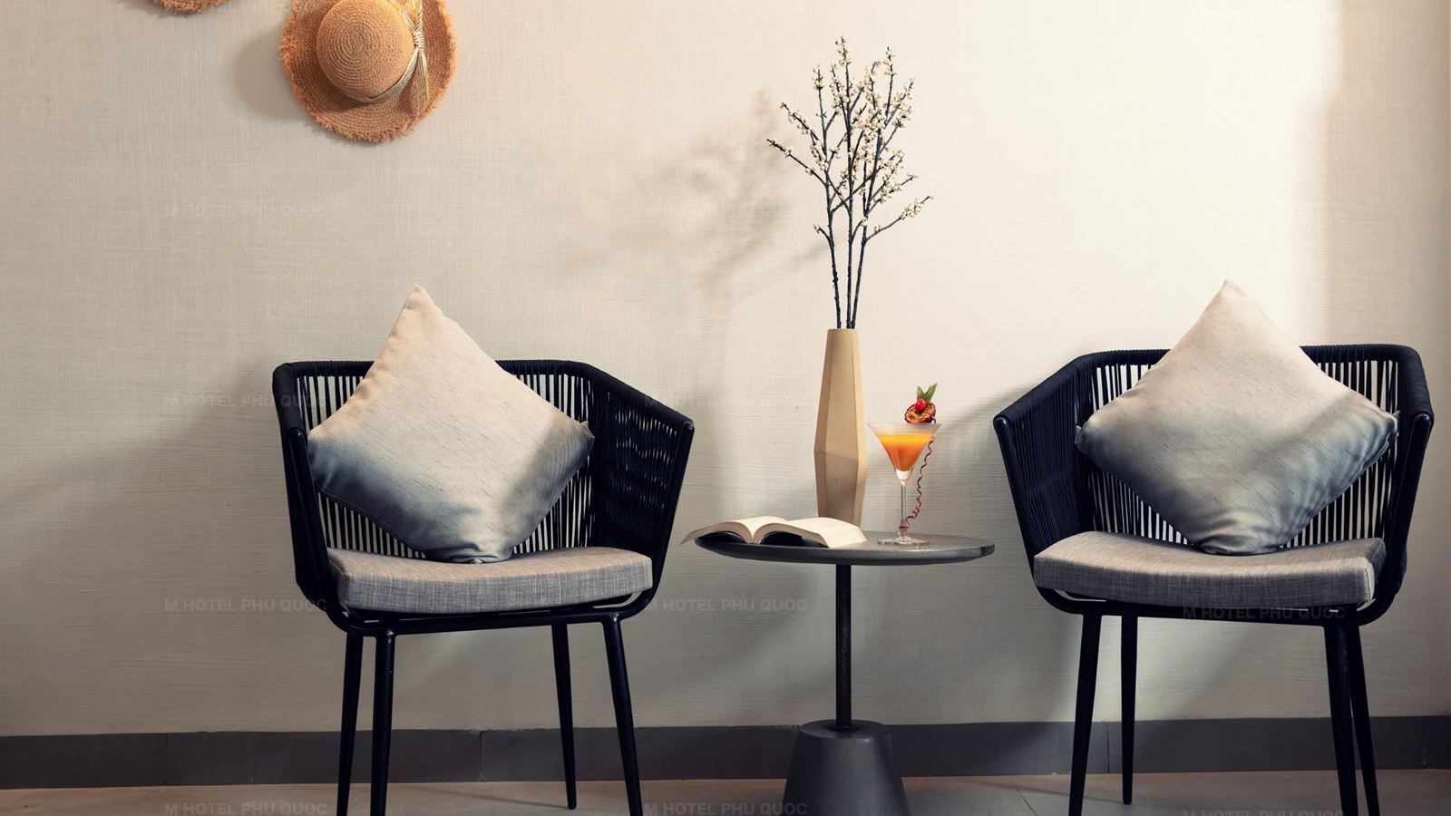 rooms-deluxe-triple-suite-cityview-with-balcony