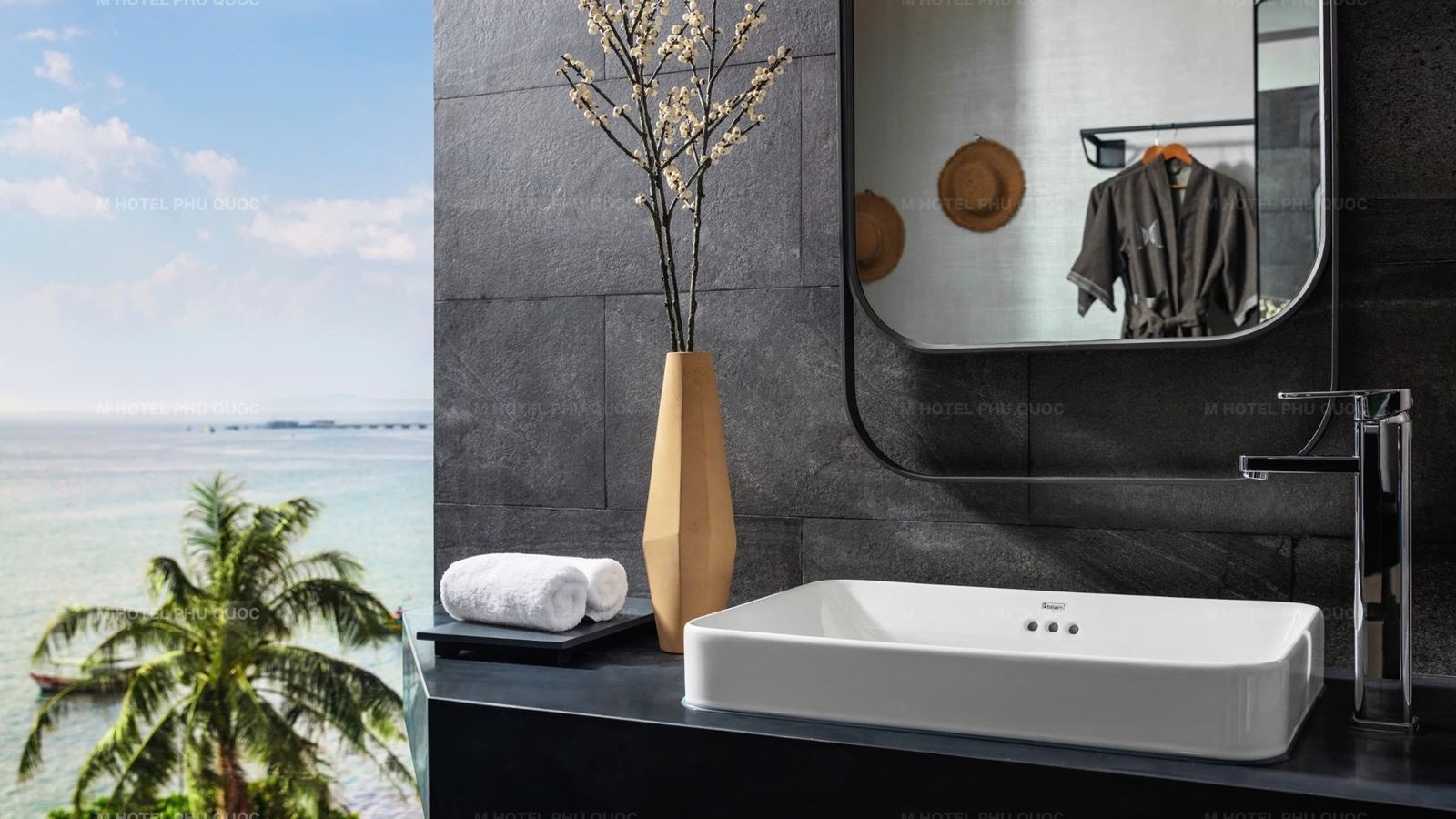 rooms-deluxe-double-suite-with-balcony