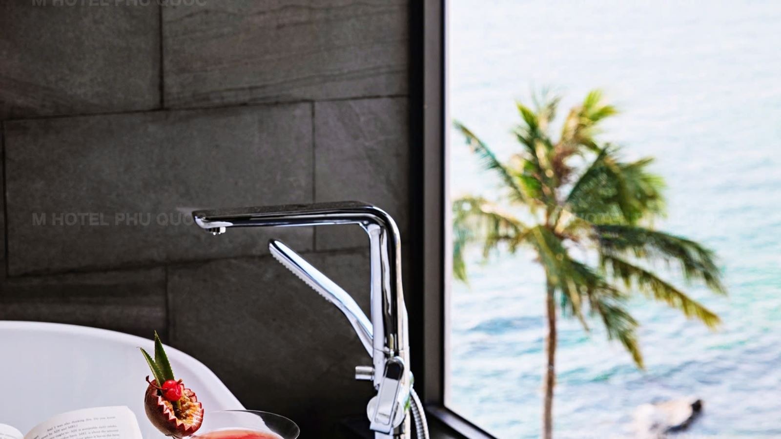 rooms-deluxe-double-suite-with-balcony