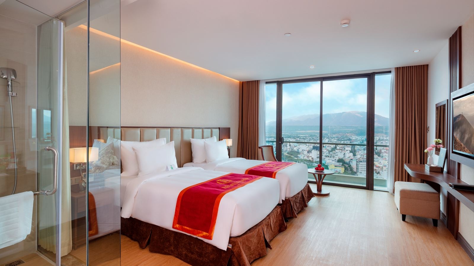 rooms-deluxe-balcony-with-city-view