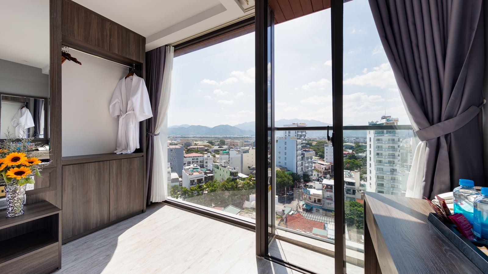 rooms-senior-deluxe-city-view