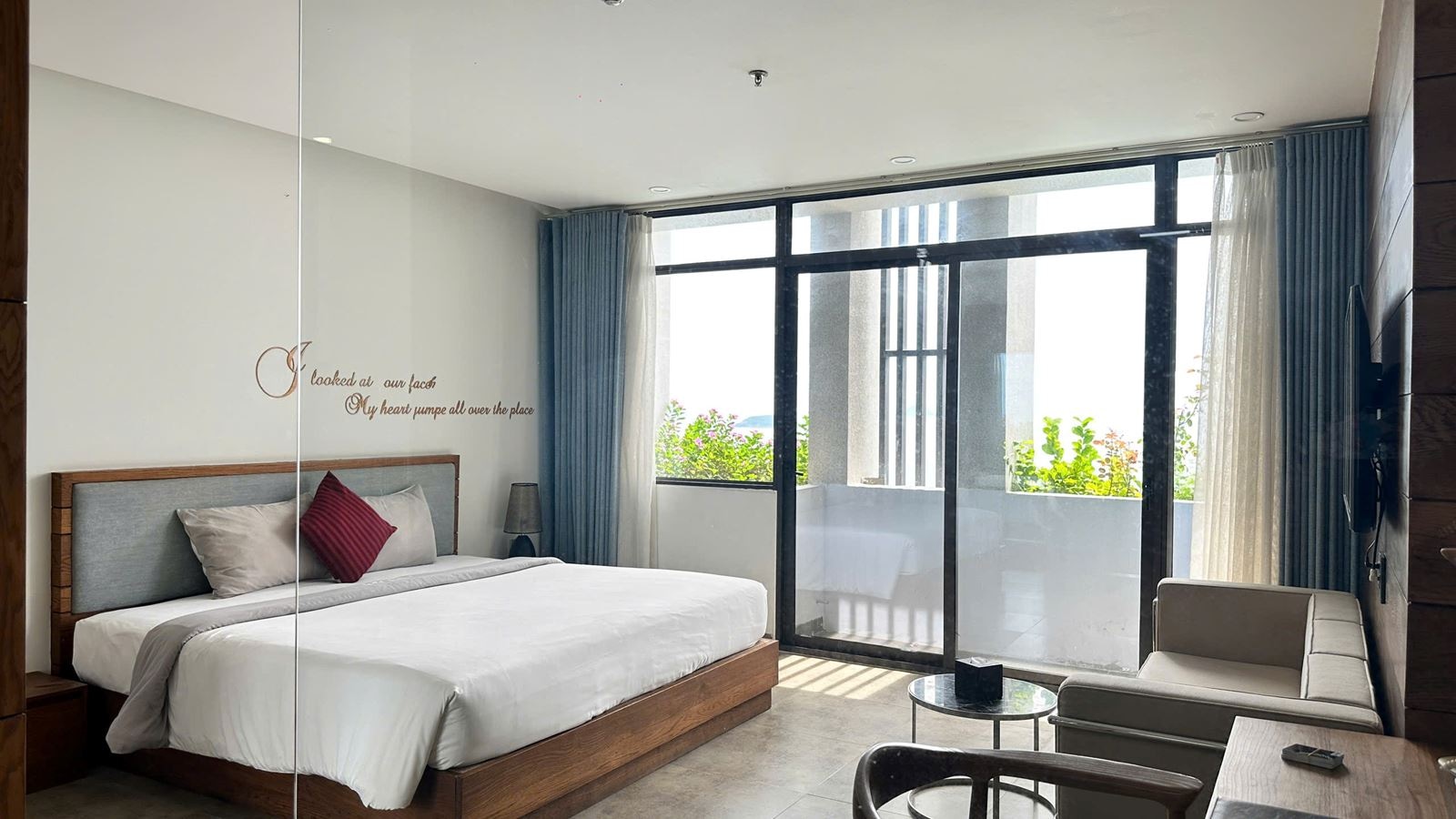 rooms-executive-suite-ocean-view