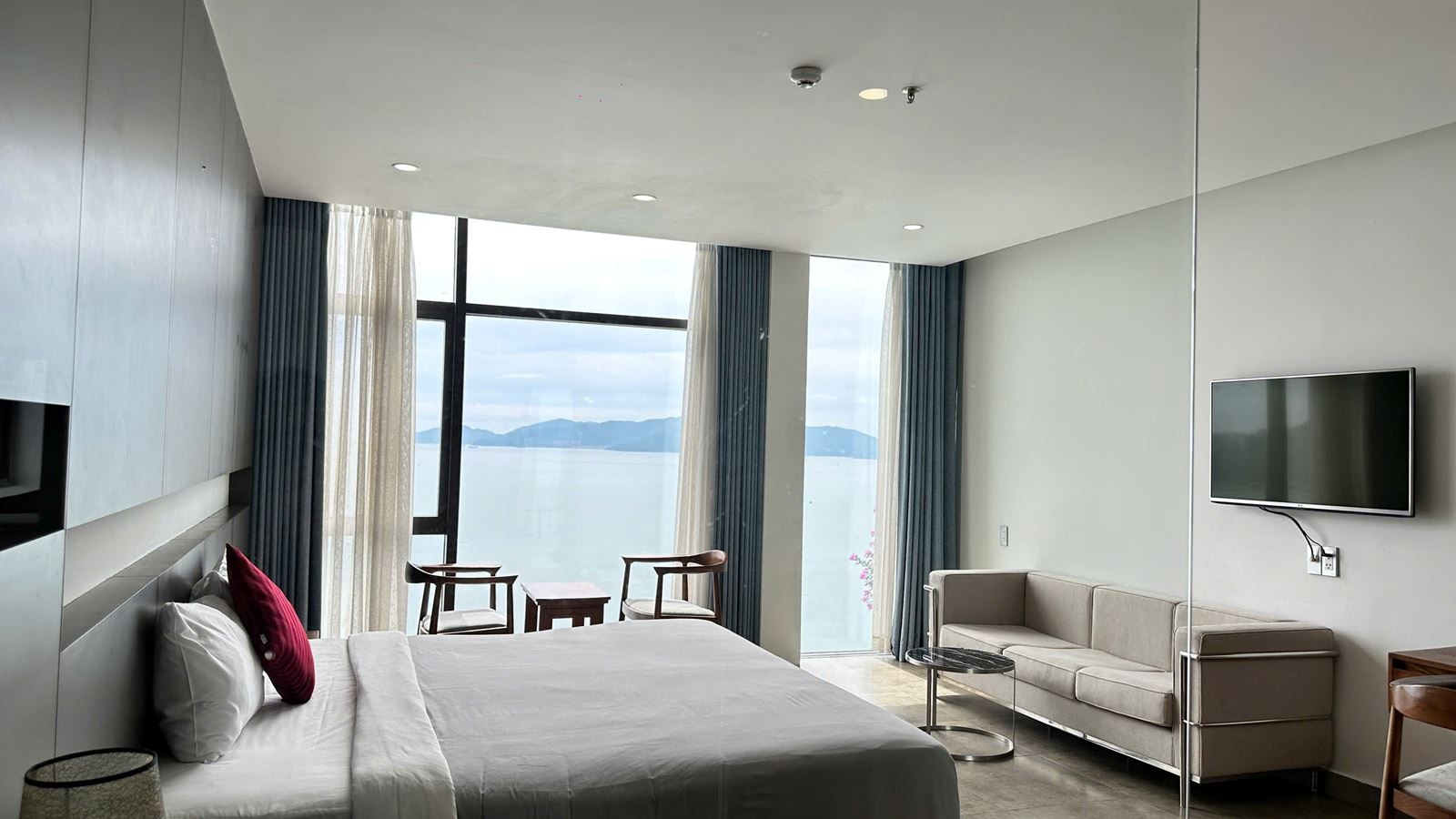 rooms-executive-suite-ocean-view