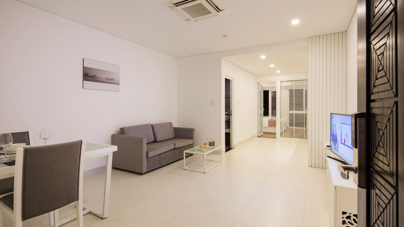 rooms-family-garden-view