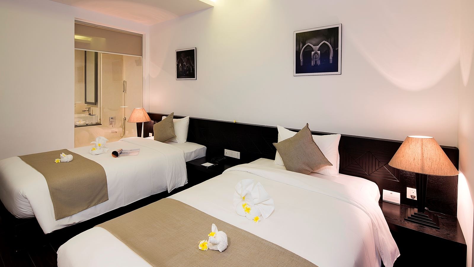 rooms-premier-pool-and-river-view