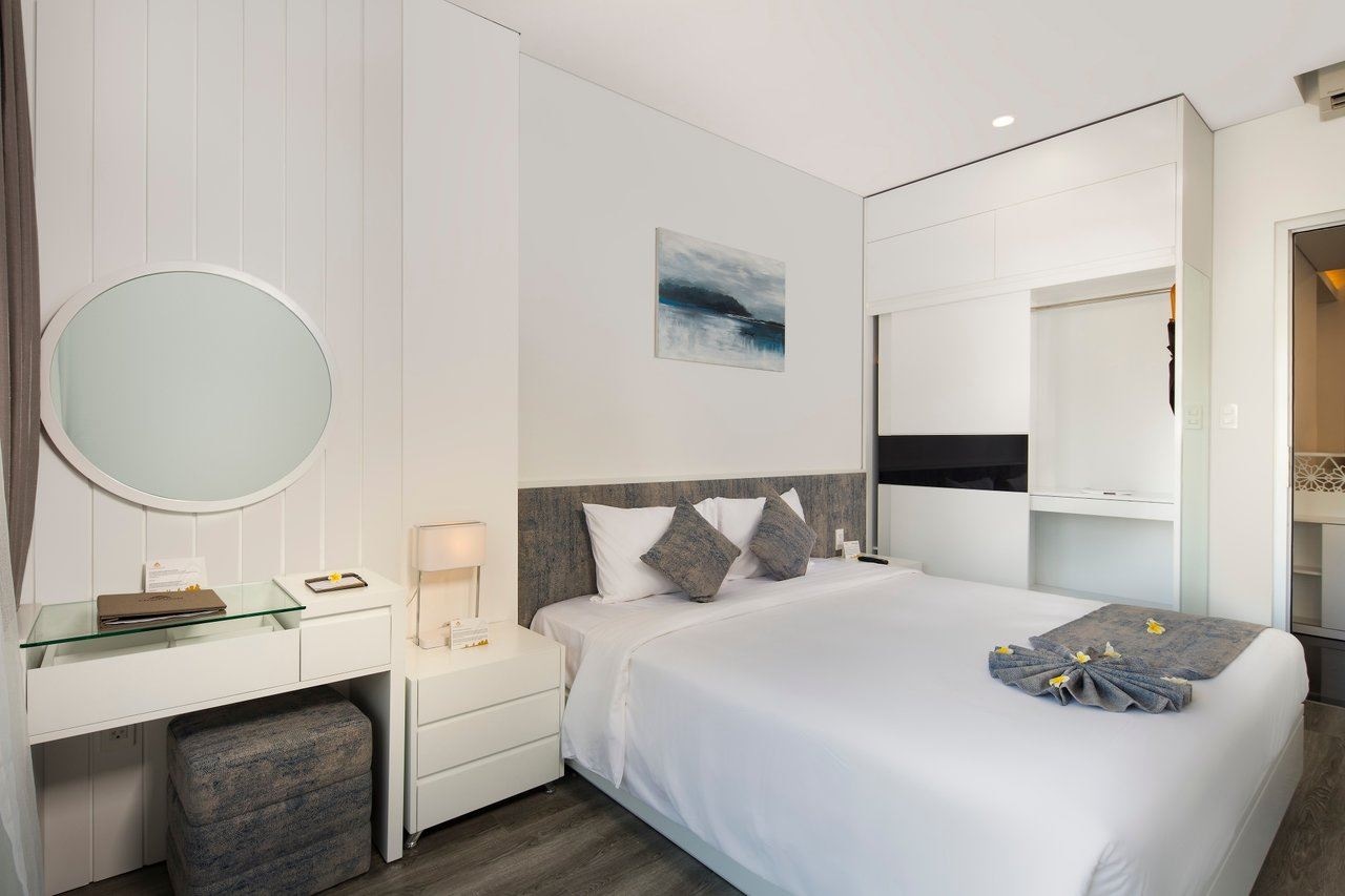 rooms-2bedroom-kubera-grand-suite-pool-and-river-view-with-balcony