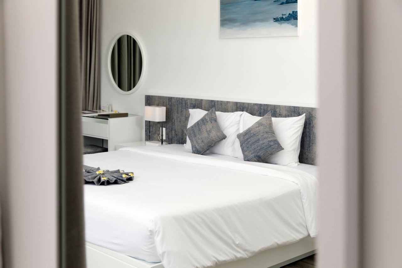 rooms-2bedroom-kubera-grand-suite-pool-and-river-view-with-balcony