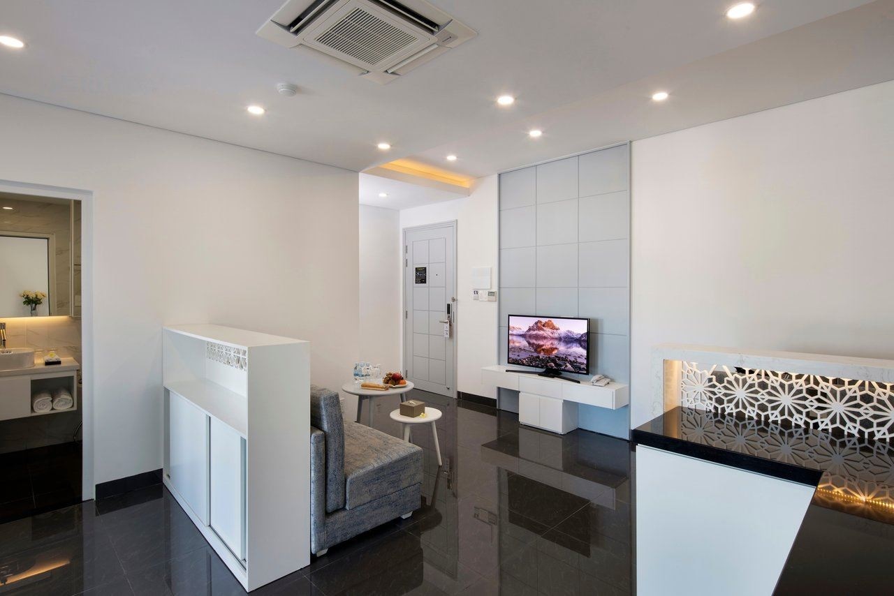 rooms-2bedroom-kubera-grand-suite-pool-and-river-view-with-balcony