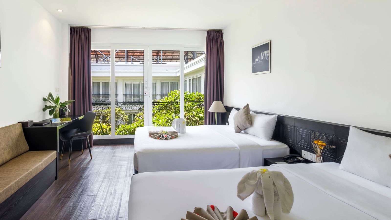 rooms-family-garden-view