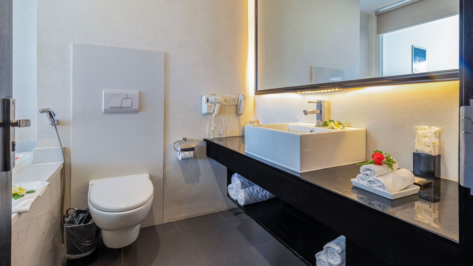 rooms-family-garden-view