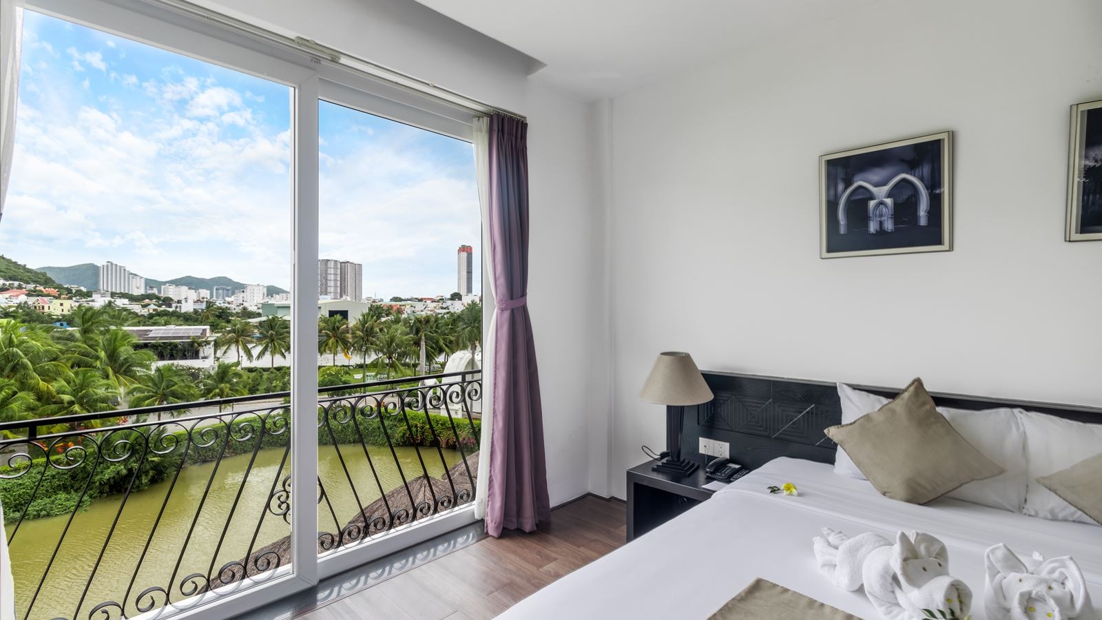 rooms-premier-pool-or--river-view