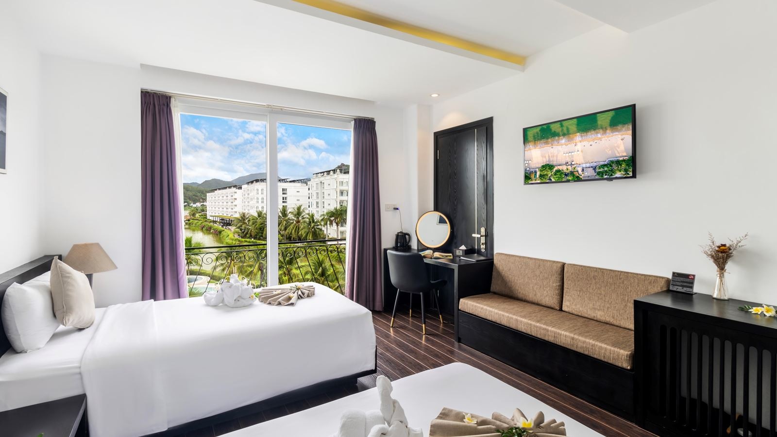 rooms-premier-pool-or--river-view