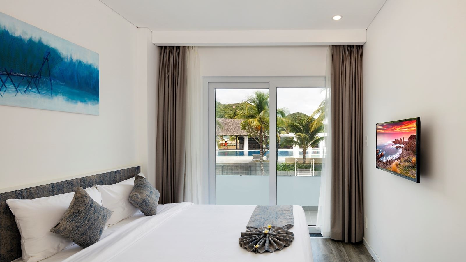 rooms-2bedroom-kubera-grand-suite-pool-or-river-view-with-balcony