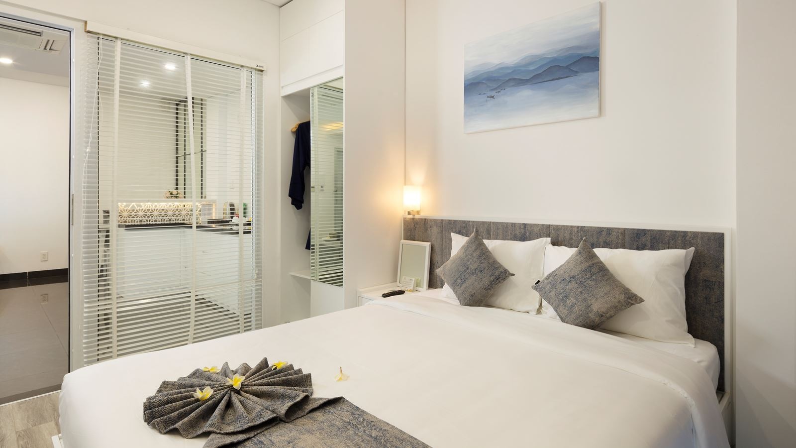 rooms-2bedroom-kubera-grand-suite-pool-or-river-view-with-balcony