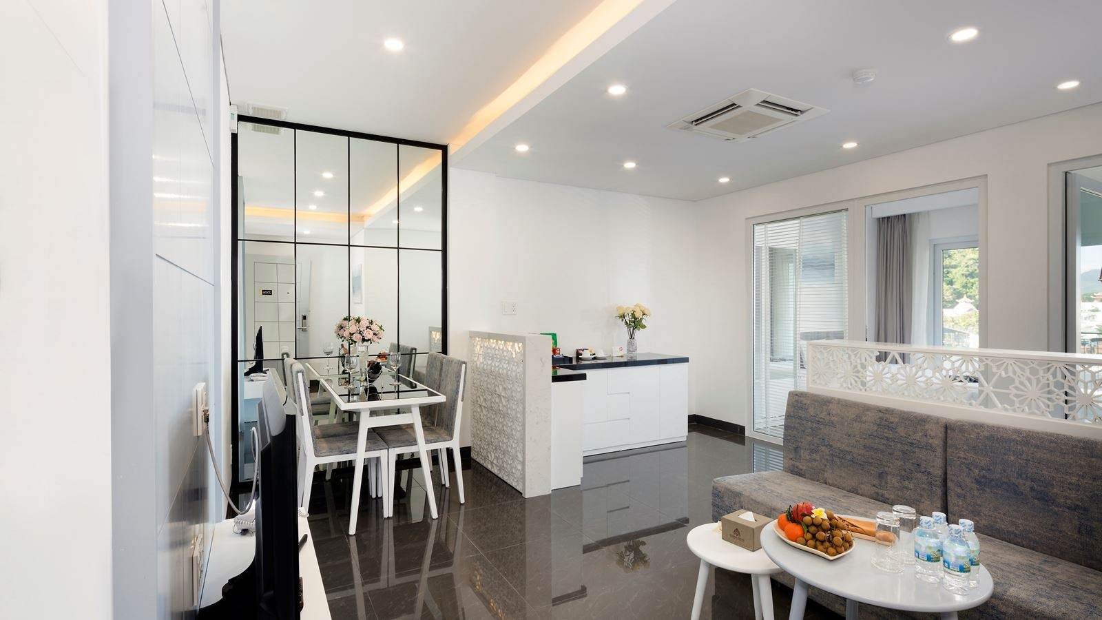 rooms-2bedroom-kubera-grand-suite-pool-or-river-view-with-balcony