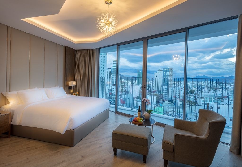 rooms-executive-double-city-view-with-balcony-child-without-extra-bed