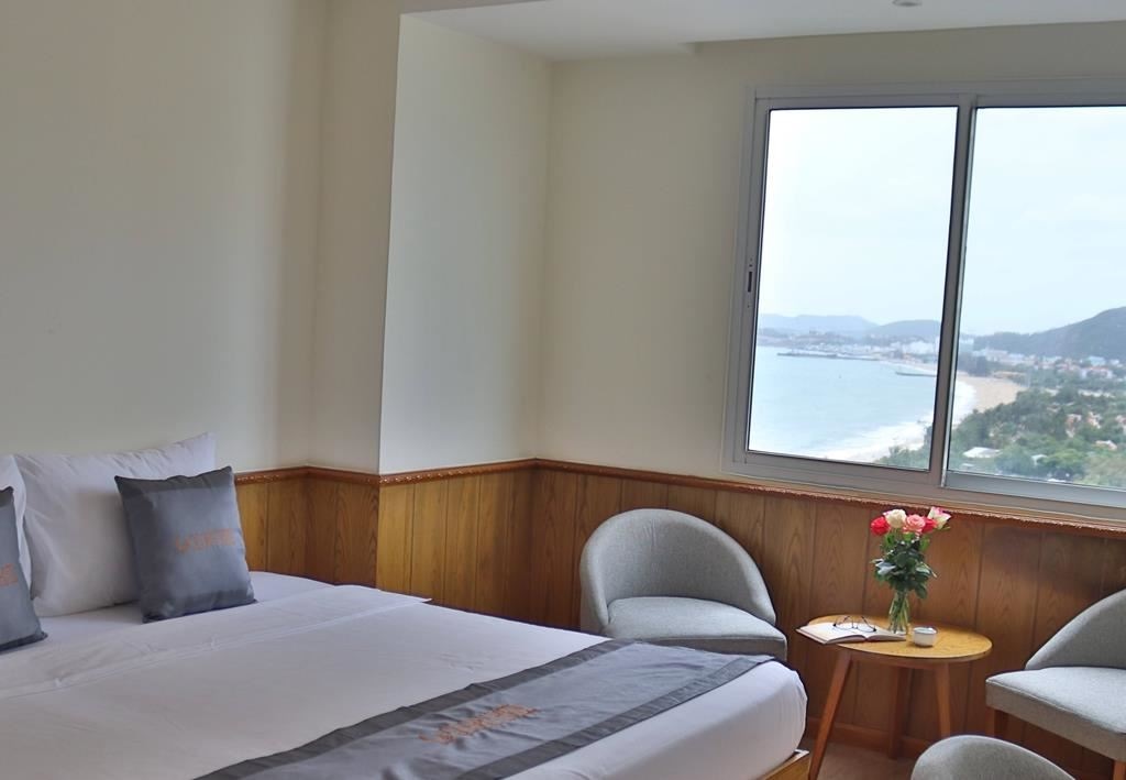 rooms-deluxe-sea-view-with-balcony-child-without-extra-bed