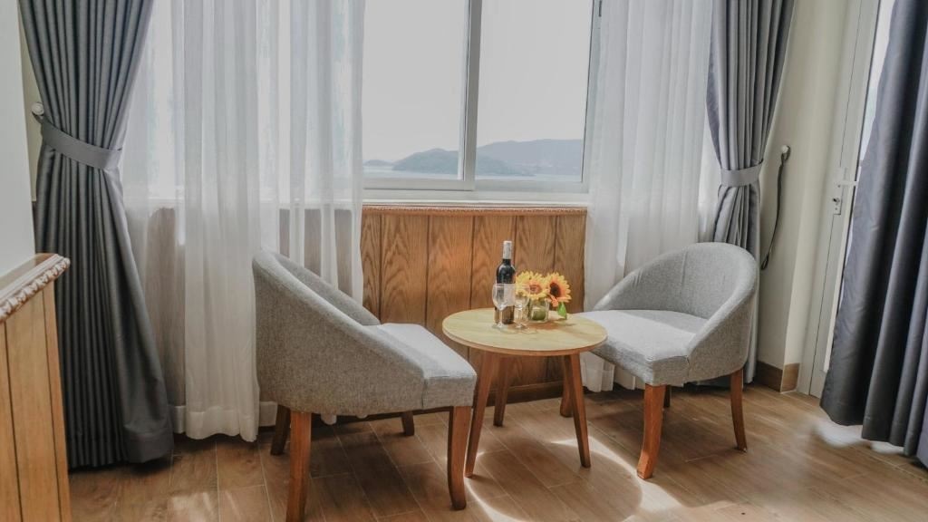rooms-deluxe-sea-view-with-balcony
