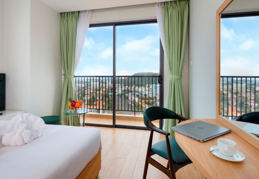 rooms-superior-city-view-with-balcony