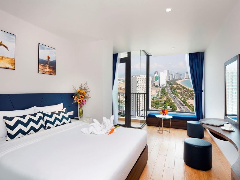 rooms-deluxe-sea-view-with-balcony