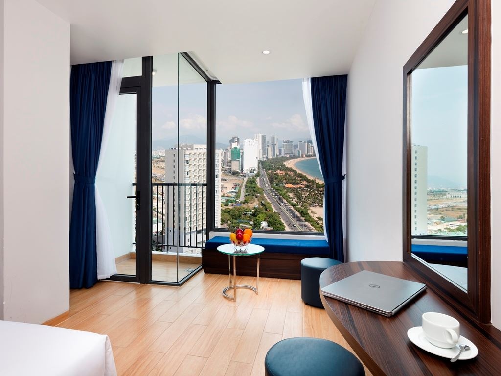 rooms-deluxe-sea-view-with-balcony