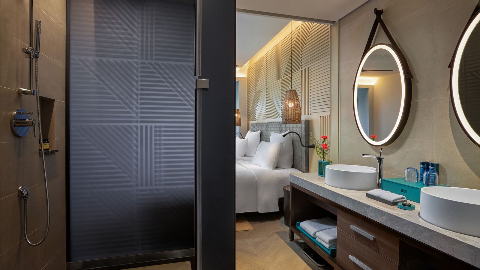 rooms-deluxe-ocean-balcony