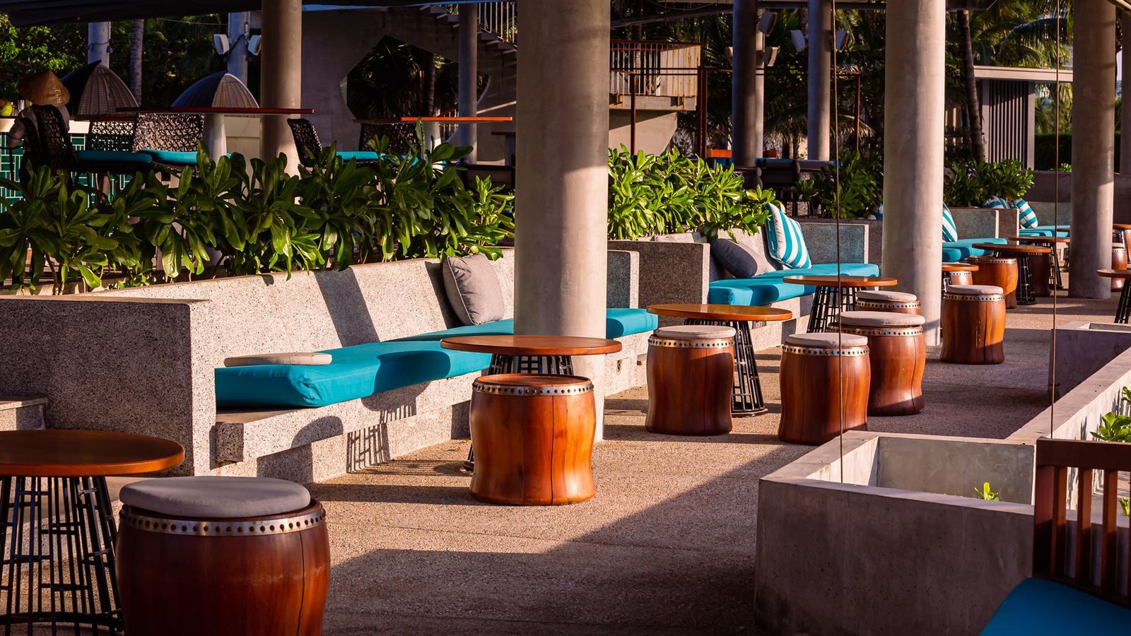 bars-the-sunset-beach-house