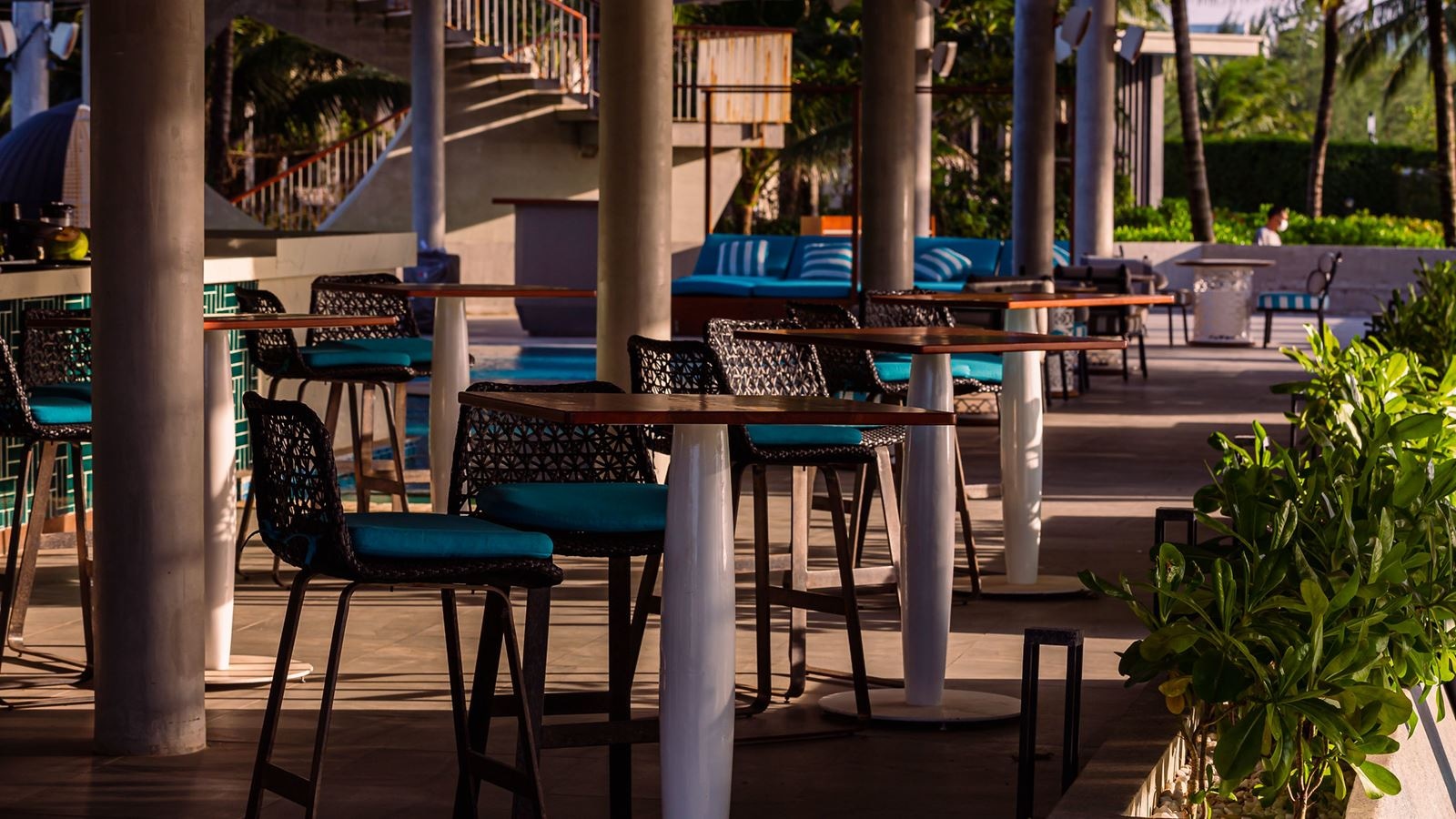 bars-the-sunset-beach-house