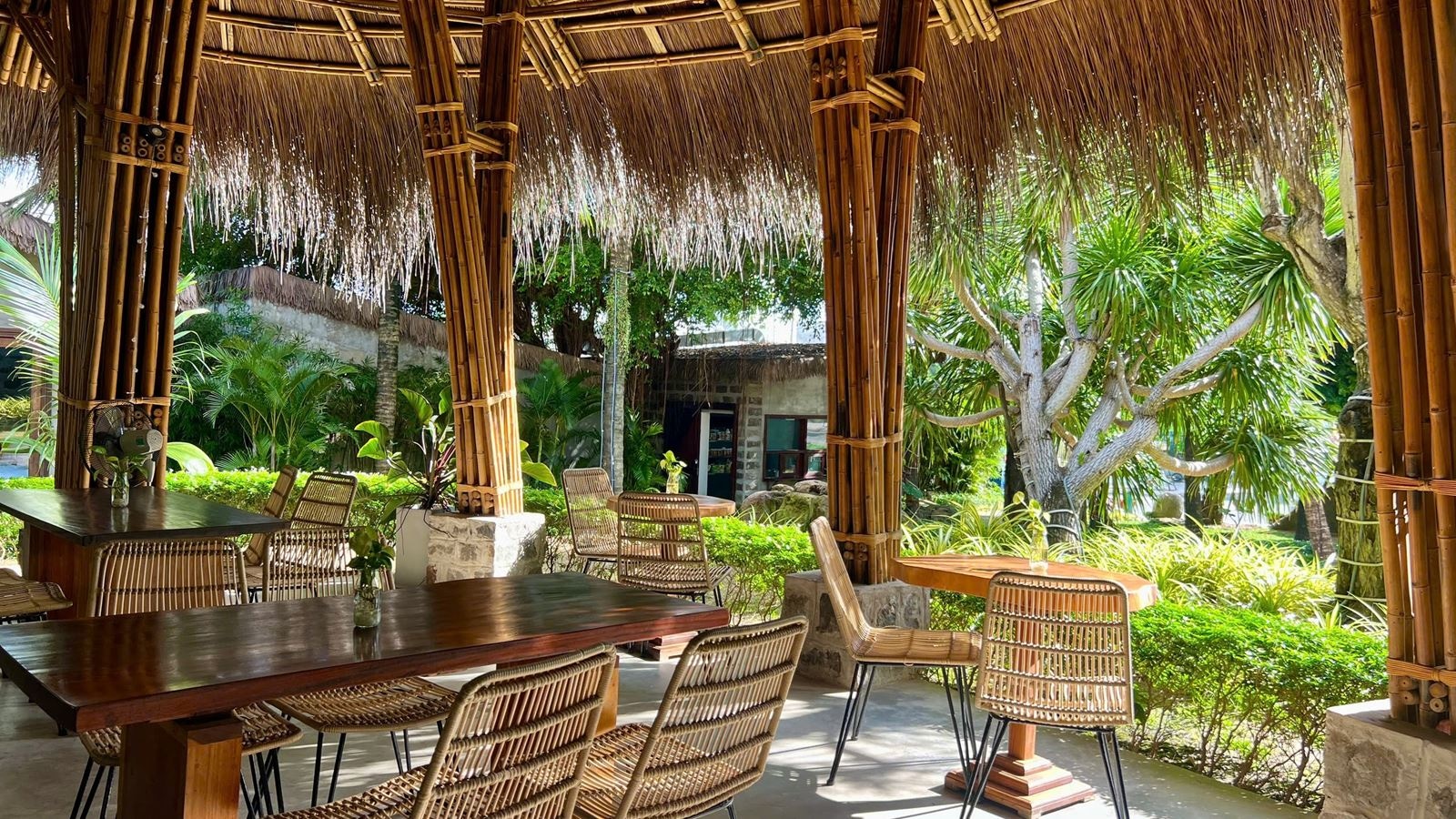 restaurants-hotels-restaurant