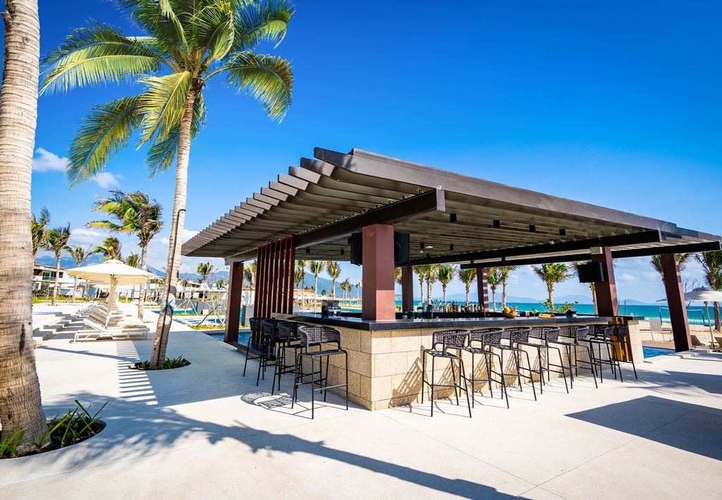 bars-pool-bar--beach-bar