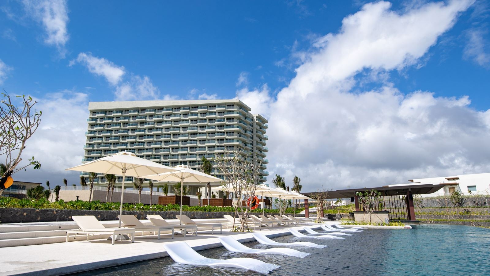 bars-pool-bar--beach-bar