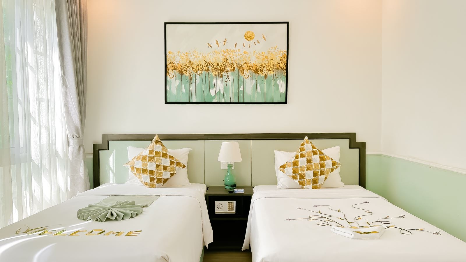 rooms-deluxe-city-view-child-without-extra-bed