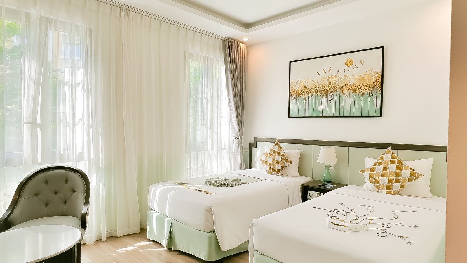 rooms-deluxe-city-view