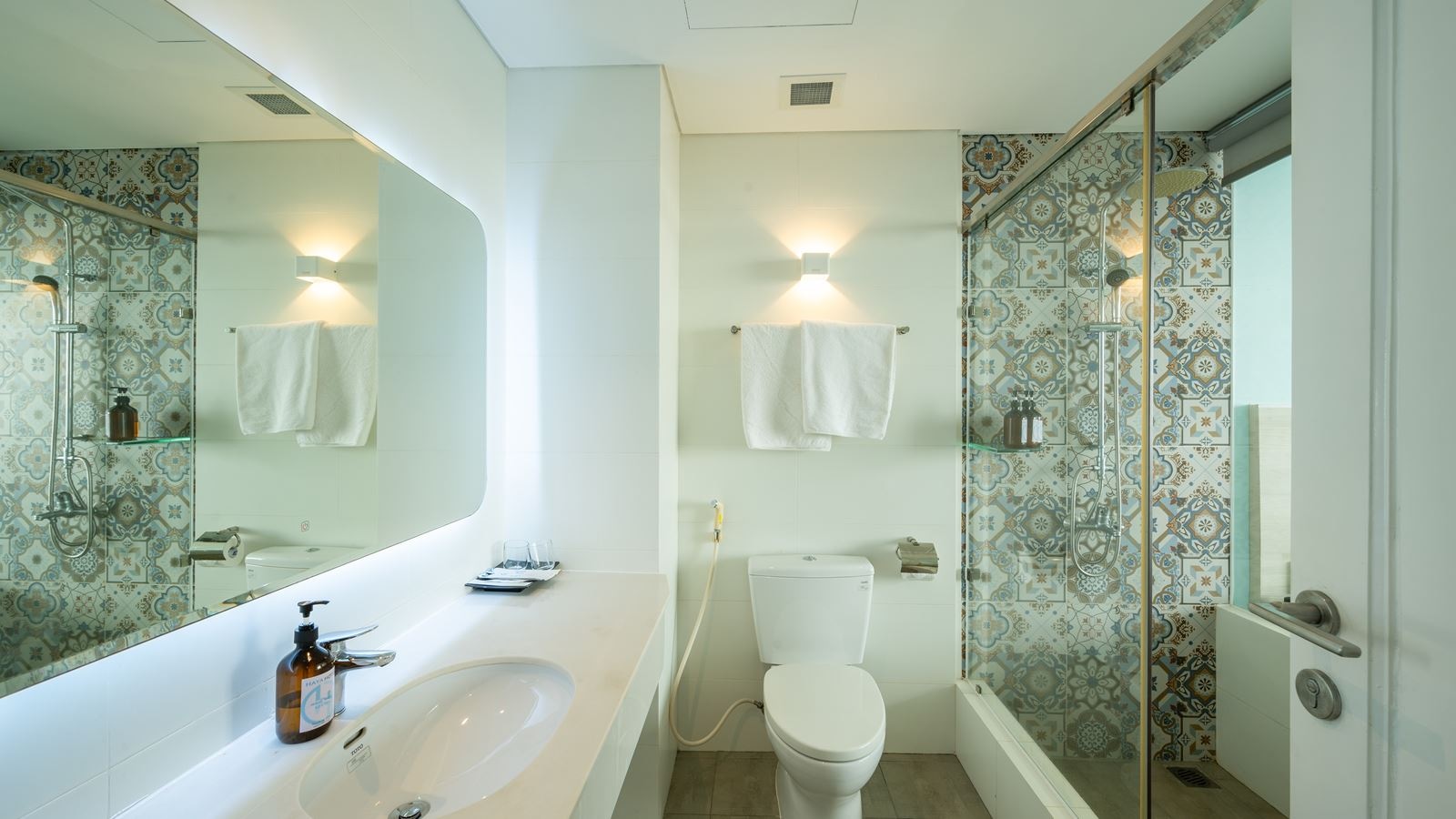 rooms-superior-with-balcony