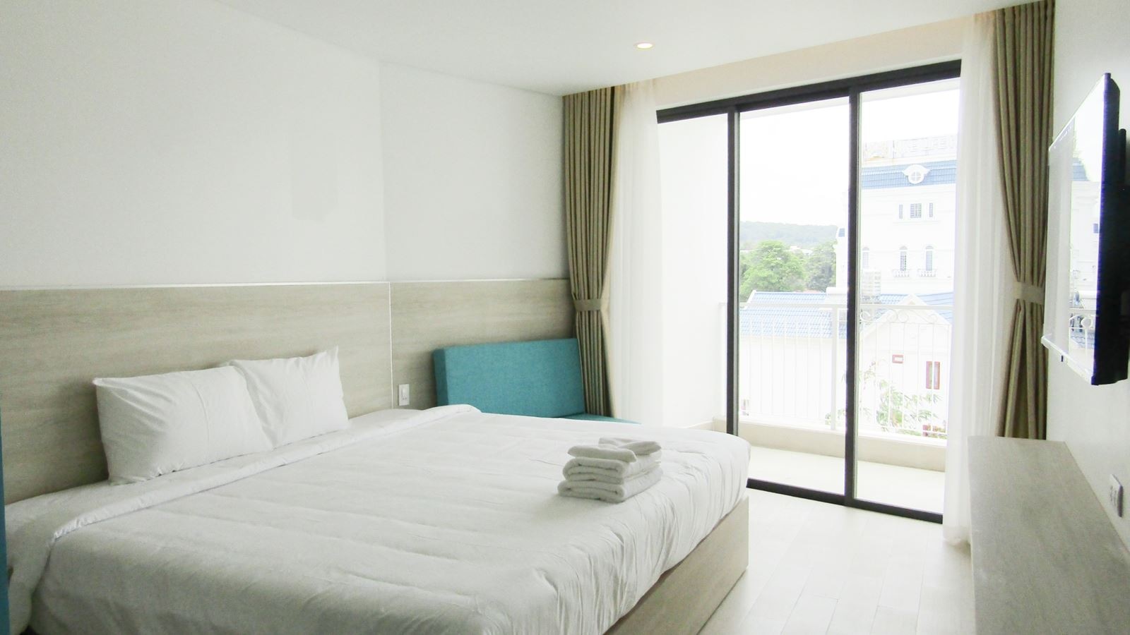 rooms-superior-with-balcony